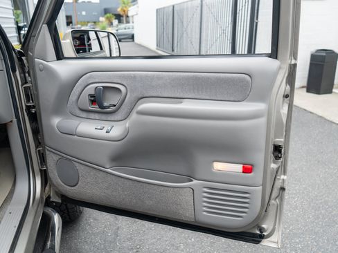 Used 1998 Chevrolet Silverado 2500 4x4 Extended Cab w/ Preferred Equipment Group 2 image 26