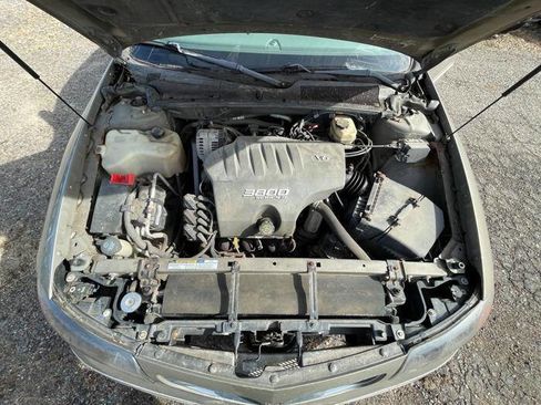 Used 2001 Pontiac Bonneville SE image 41