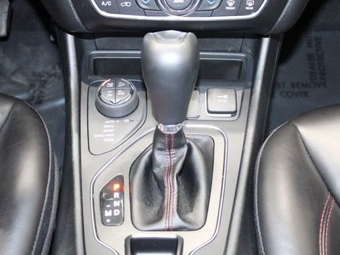 Used 2022 Jeep Cherokee Trailhawk image 37