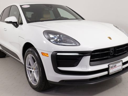Used 2025 Porsche Macan image 8