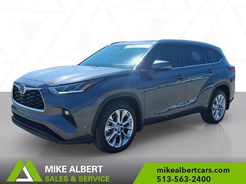 Used 2022 Toyota Highlander Limited AWD/4WD image 3