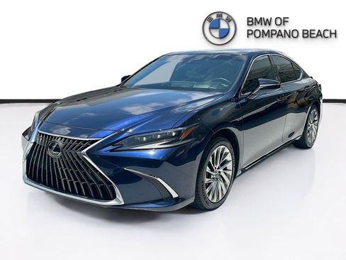 Used 2023 Lexus ES 350 Ultra Luxury w/ Accessory Package (Z2) FWD image 3