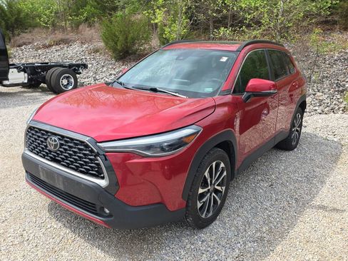 Used 2022 Toyota Corolla Cross XLE w/ Convenience Package image 3