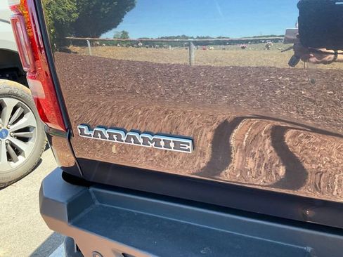 Used 2019 RAM 1500 Laramie AWD/4WD image 9