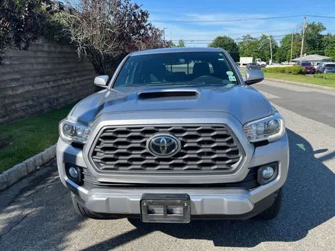 Used 2021 Toyota Tacoma TRD Sport AWD/4WD image 2