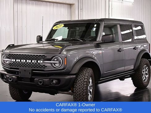 Used 2025 Ford Bronco Badlands image 3