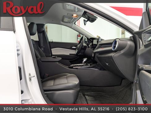 Used 2024 Chevrolet Trax LT w/ Driver Confidence Package image 8