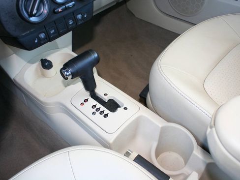 Used 2008 Volkswagen Beetle SE FWD image 18