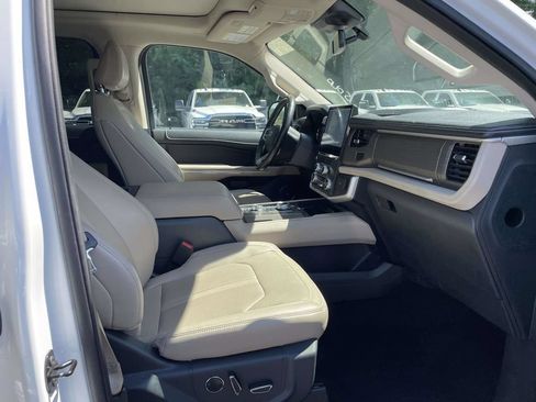 Used 2024 Ford Expedition Max Limited AWD/4WD image 12