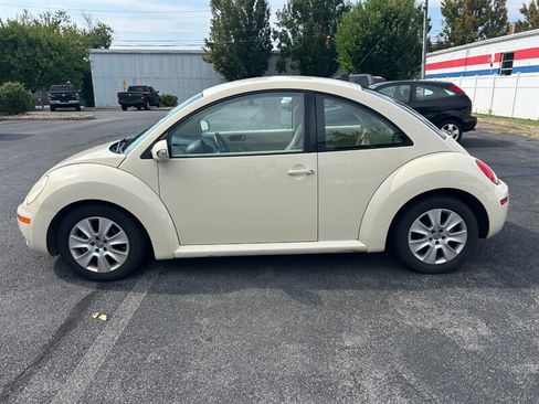 Used 2009 Volkswagen Beetle Coupe FWD image 6