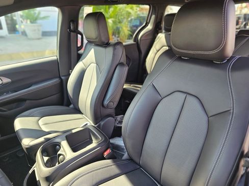 New 2026 Chrysler Pacifica Select image 21