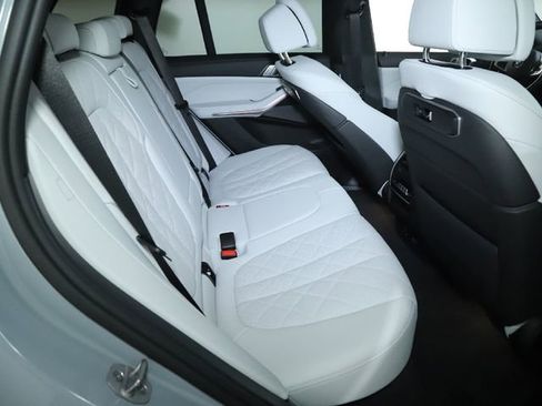 Used 2025 BMW X5 xDrive40i w/ M Sport Package image 33