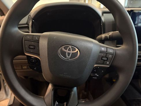 Used 2025 Toyota Camry LE image 27