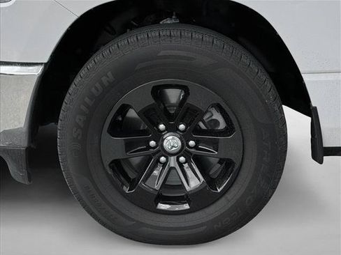 Used 2024 RAM 1500 Laramie AWD/4WD image 10
