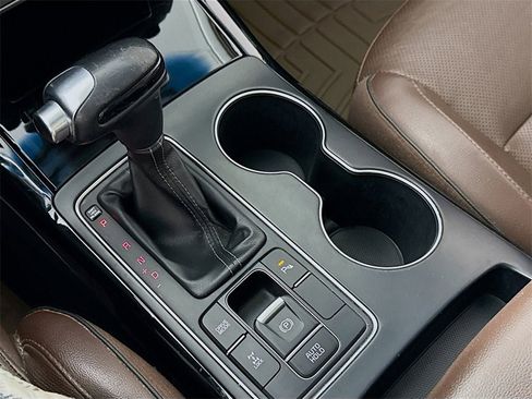 Used 2019 Kia Sorento SX image 11