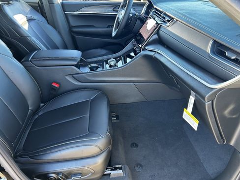 New 2025 Jeep Grand Cherokee L Limited w/ Trailer Tow Package image 8