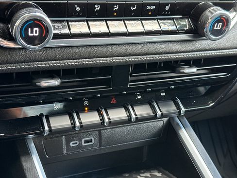 Used 2024 Chevrolet Colorado LT w/ LT Convenience Package II image 20