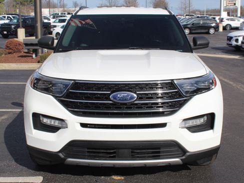 Used 2020 Ford Explorer XLT w/ Equipment Group 202A image 3