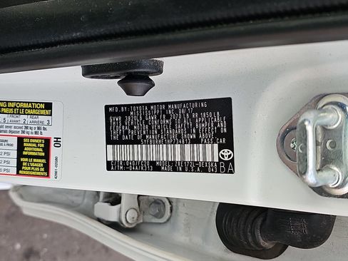 Used 2017 Toyota Corolla L image 39