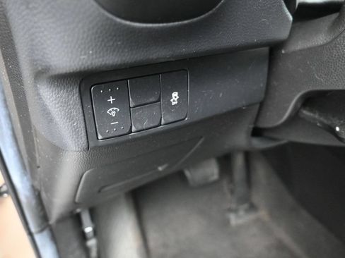 Used 2014 Kia Soul FWD image 13