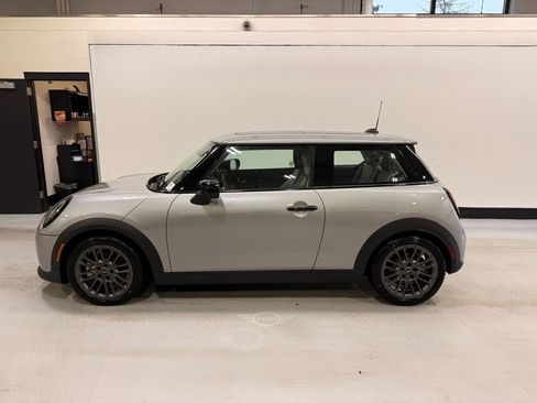 Used 2025 MINI Cooper 2-Door Hardtop image 2