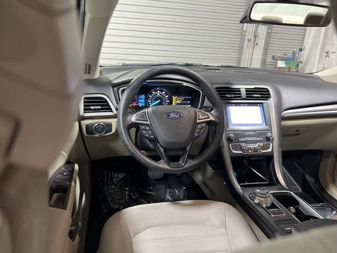 Used 2019 Ford Fusion SE FWD image 24