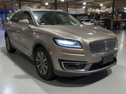 Used 2019 Lincoln Nautilus Select AWD/4WD image 3