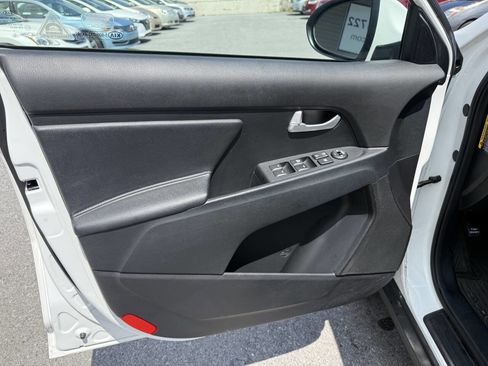Used 2015 Kia Sportage LX FWD image 10