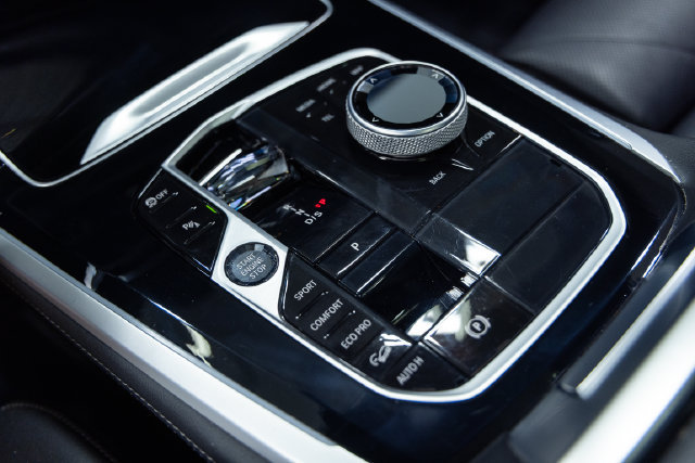 Used 2024 BMW X5 M60i AWD/4WD image 19