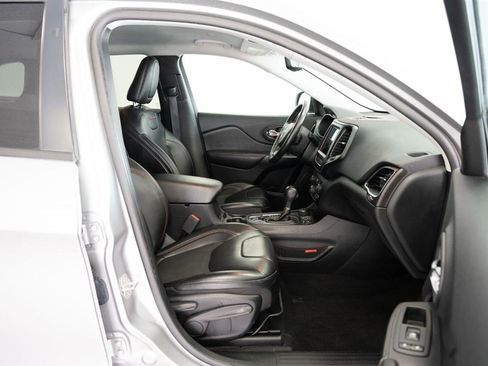 Used 2019 Jeep Cherokee Trailhawk w/ Cold Weather Group AWD/4WD image 20