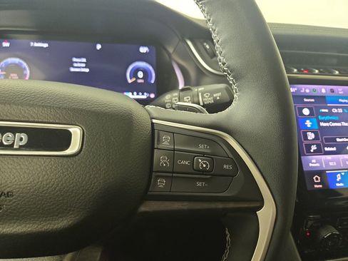 Used 2023 Jeep Grand Cherokee L Limited image 18