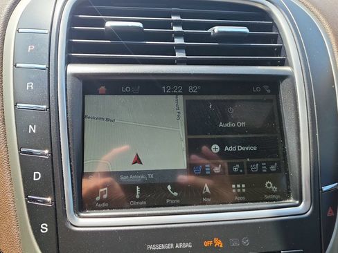 Used 2017 Lincoln MKX Reserve w/ Lincoln MKX Climate Package FWD image 17