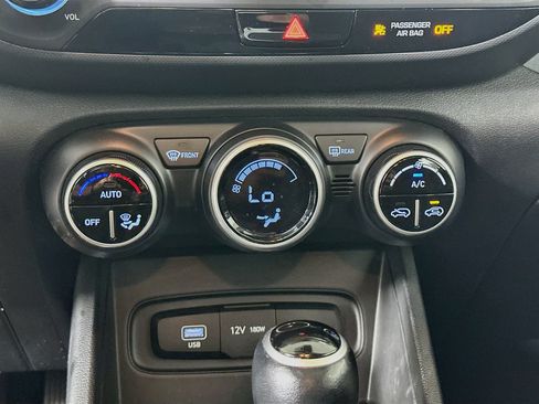 Used 2025 Hyundai Venue SEL FWD image 24