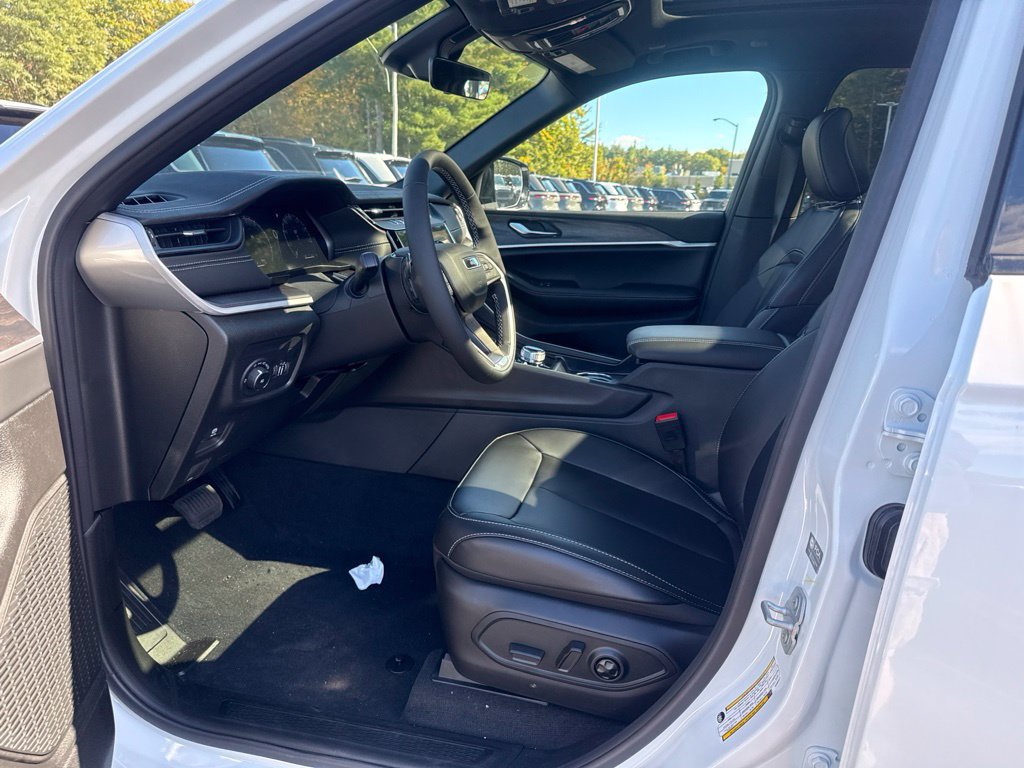 New 2027 Jeep Grand Cherokee Limited AWD/4WD image 17