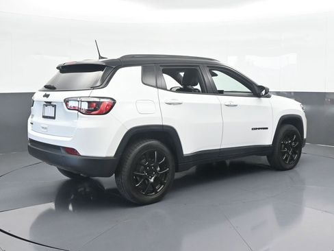 Used 2023 Jeep Compass Altitude image 6