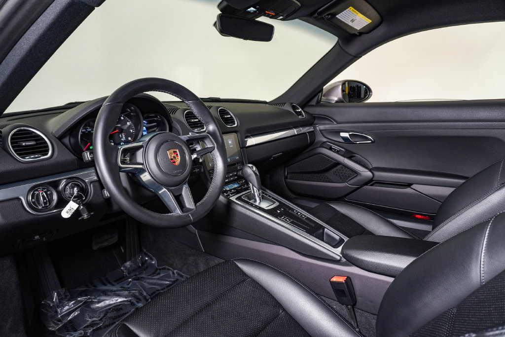 Used 2021 Porsche 718 Cayman RWD image 4