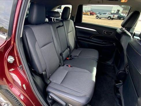 Used 2016 Toyota Highlander LE image 27