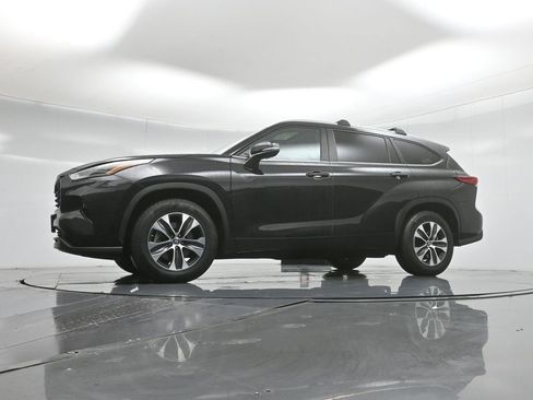 Used 2023 Toyota Highlander XLE image 56
