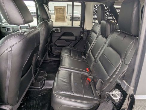 Used 2018 Jeep Wrangler Unlimited Sahara w/ Cold Weather Group image 14