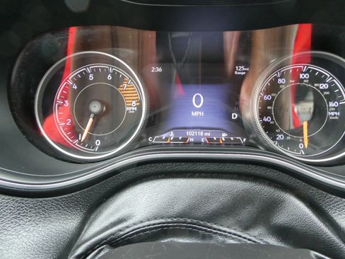 Used 2019 Jeep Cherokee Limited image 12