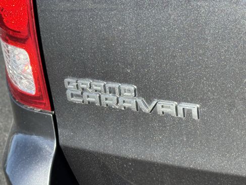Used 2020 Dodge Grand Caravan SE image 16
