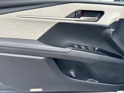 Used 2025 Toyota Camry XLE image 17