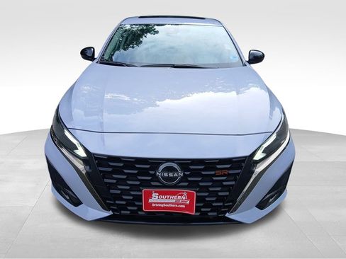 Used 2023 Nissan Altima 2.5 SR w/ SR Premium Package FWD image 18