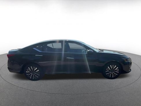 Used 2025 Nissan Altima 2.5 SV FWD image 15