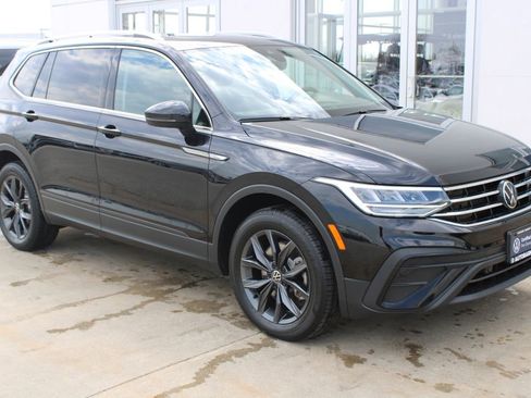 Certified 2023 Volkswagen Tiguan SE image 1