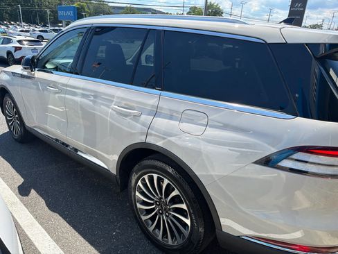 Used 2022 Lincoln Aviator AWD w/ Premium Package image 5