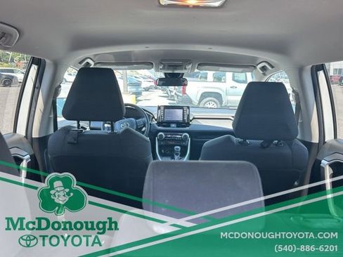Used 2021 Toyota RAV4 LE AWD/4WD image 7
