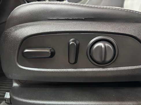 Used 2019 Chevrolet Equinox Premier FWD image 26