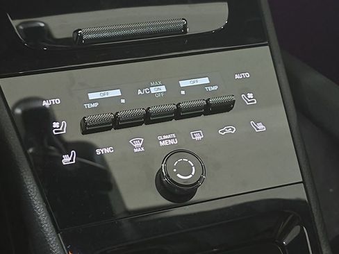 Used 2024 Porsche Cayenne image 21