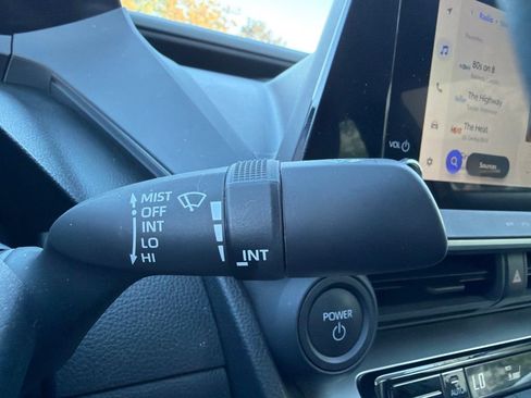 Used 2025 Toyota Prius LE FWD image 28